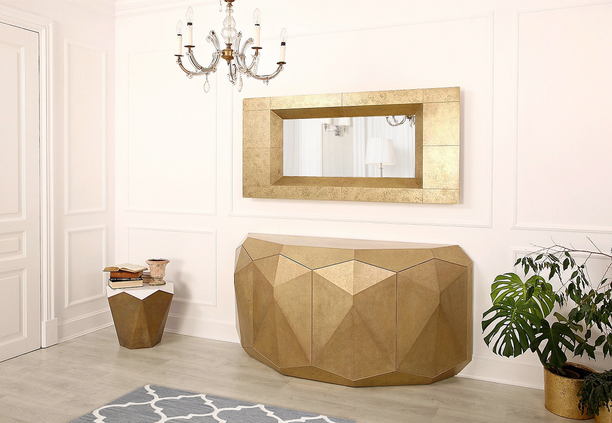 Lustro i komoda Allcut wykończone mosiężną blachą